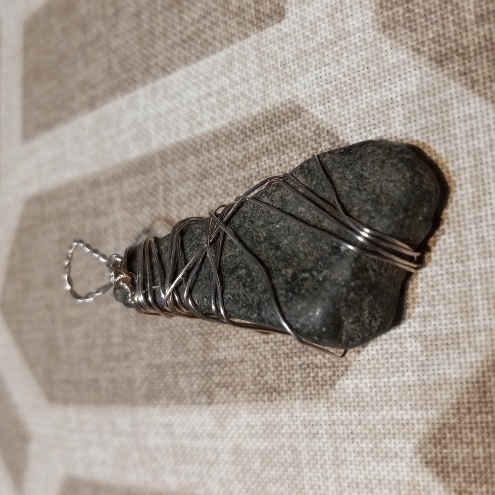 Handmade ROCK pendant - Picture 2 of 3